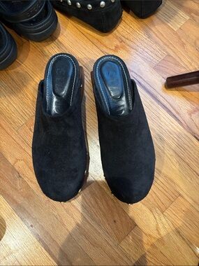 STAUD Black Suede Platform Mulesm